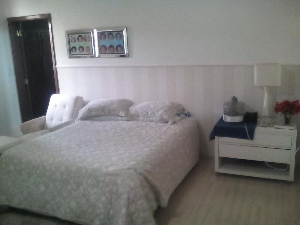 Casa à venda com 4 quartos, 460m² - Foto 2