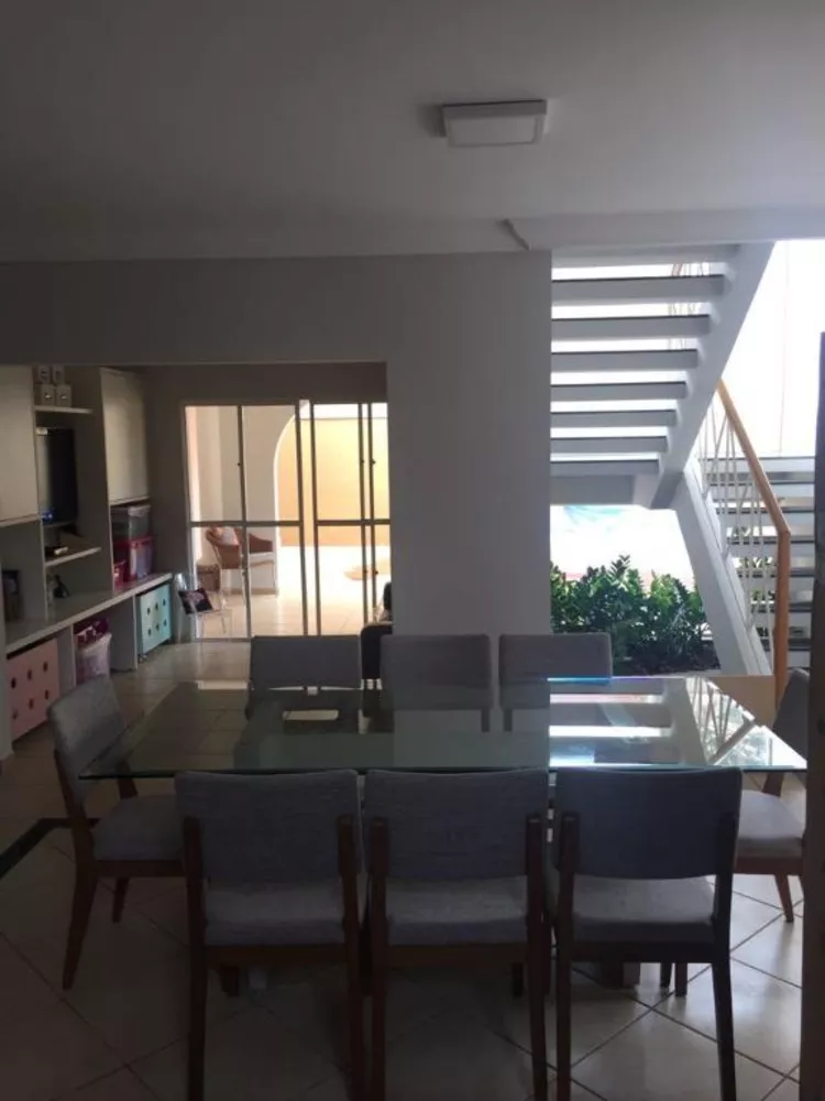 Casa de Condomínio à venda com 3 quartos, 303m² - Foto 3