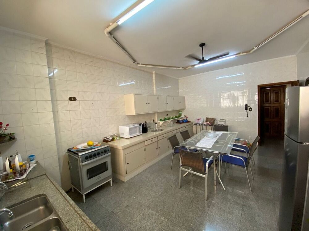 Apartamento à venda com 3 quartos, 170m² - Foto 2