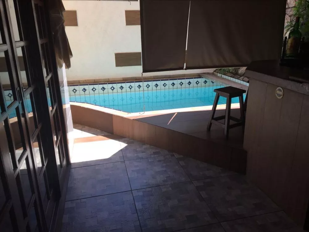 Casa à venda com 4 quartos, 242M2 - Foto 4