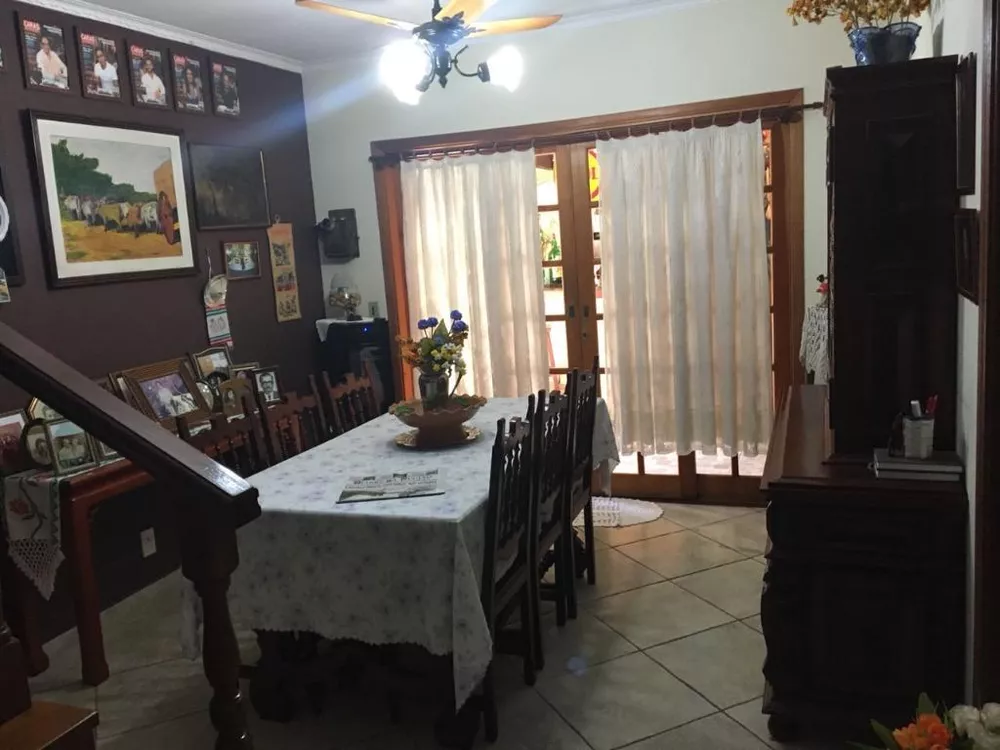 Casa à venda com 4 quartos, 242M2 - Foto 8