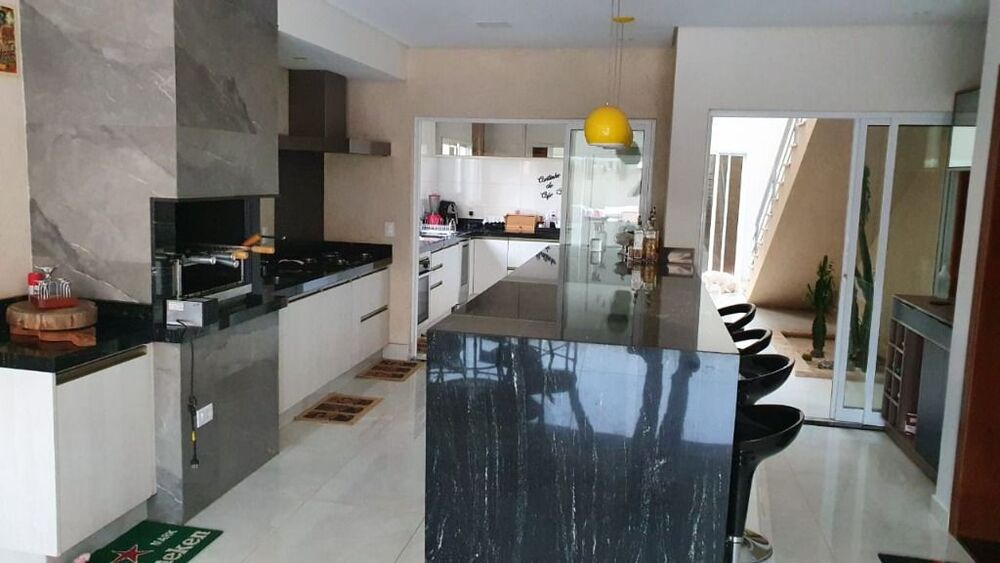 Casa de Condomínio à venda com 4 quartos, 323m² - Foto 2