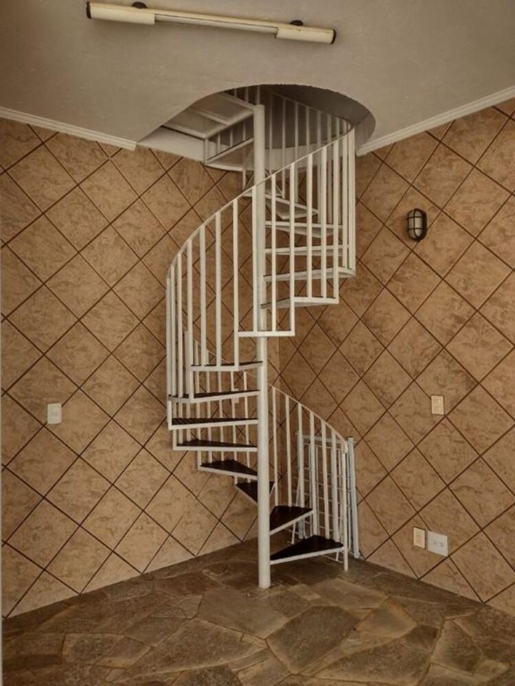 Casa à venda com 4 quartos, 317m² - Foto 2