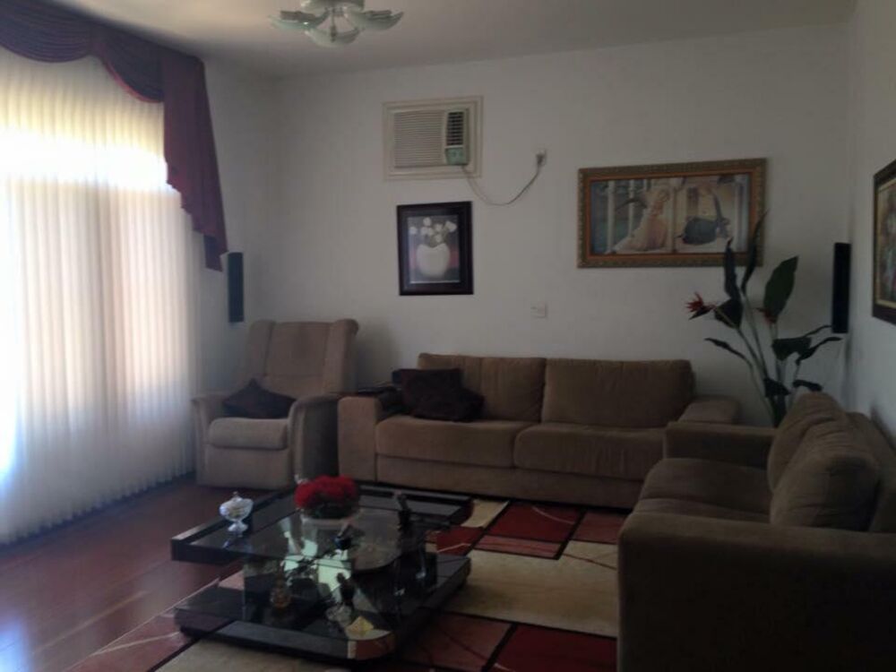 Casa, 6 quartos, 180 m² - Foto 1