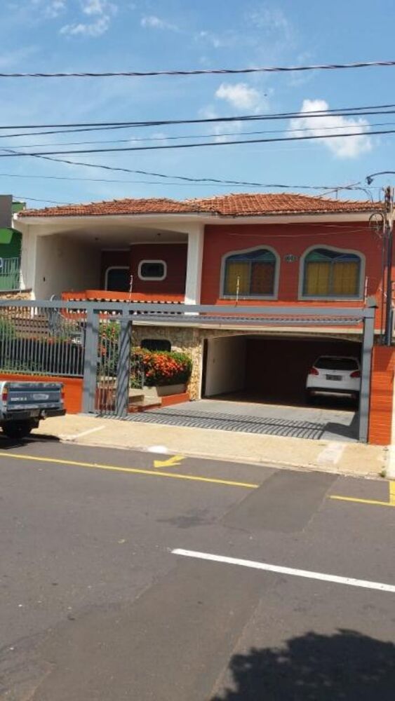 Casa à venda com 3 quartos, 350m² - Foto 1