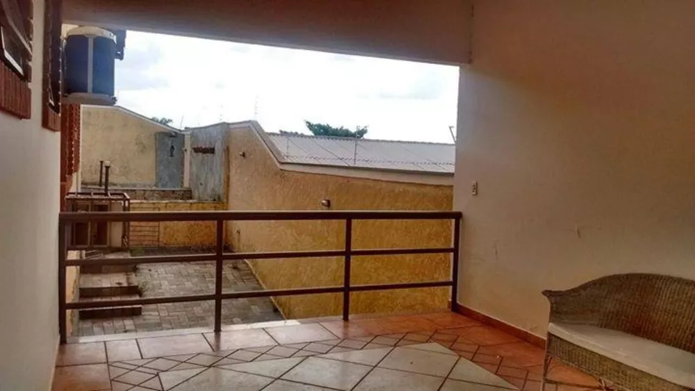 Casa à venda com 3 quartos, 460m² - Foto 3