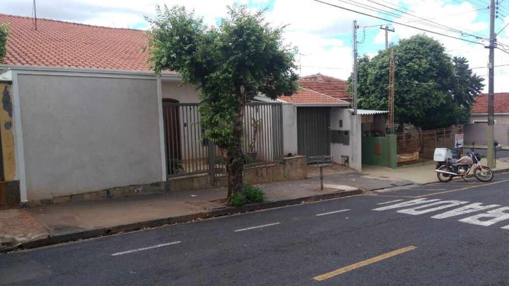 Casa, 4 quartos, 240 m² - Foto 1