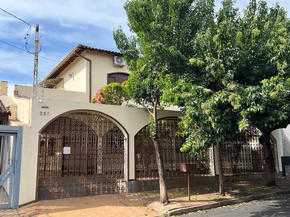 Casa à venda com 4 quartos, 314m² - Foto 2