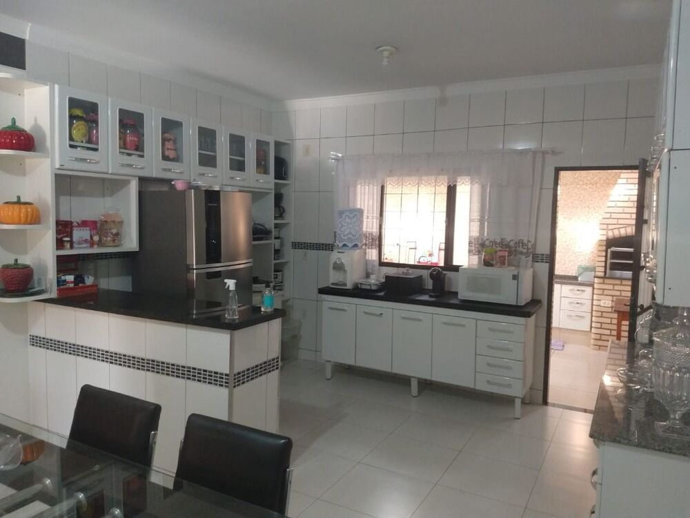 Casa à venda com 3 quartos, 150m² - Foto 1
