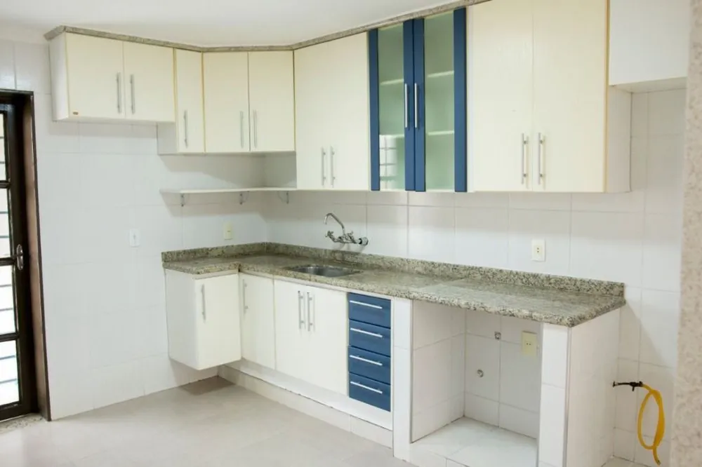 Casa, 3 quartos, 195 m² - Foto 2