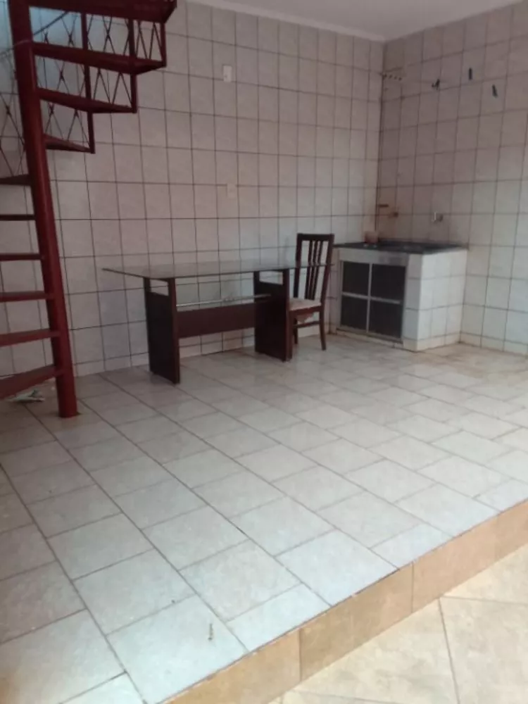 Casa à venda com 2 quartos, 200M2 - Foto 2