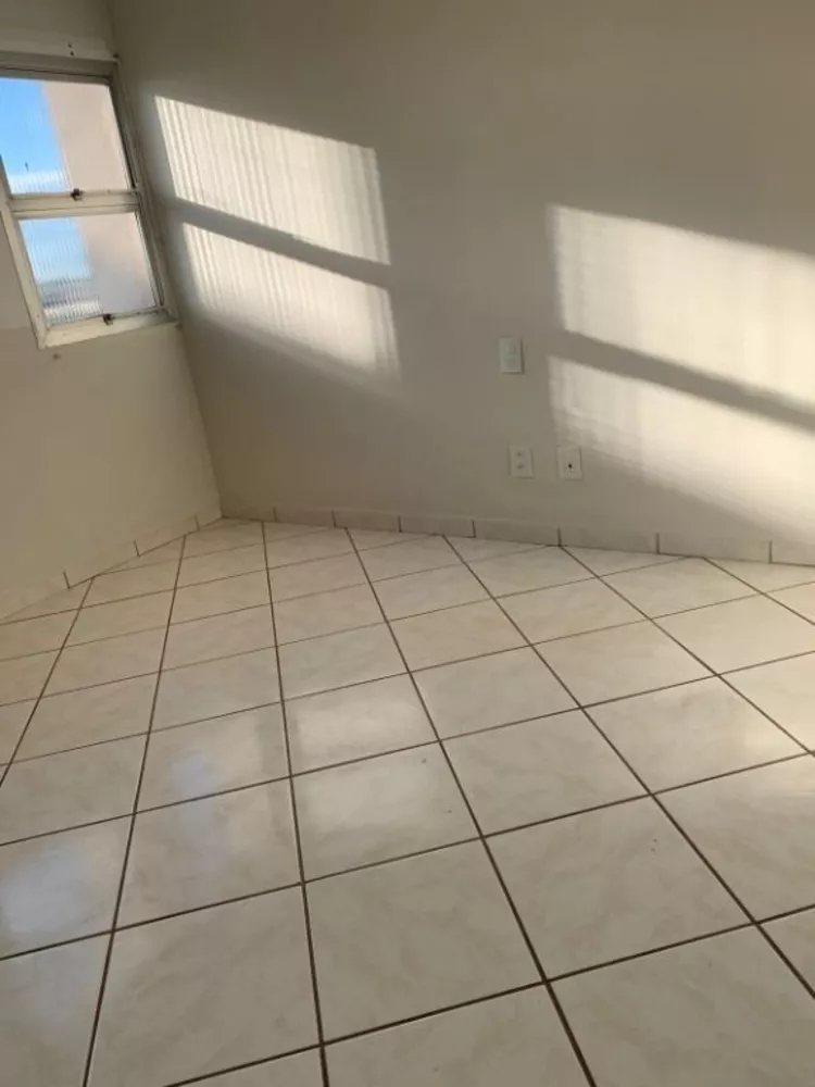 Apartamento à venda com 3 quartos, 90m² - Foto 2