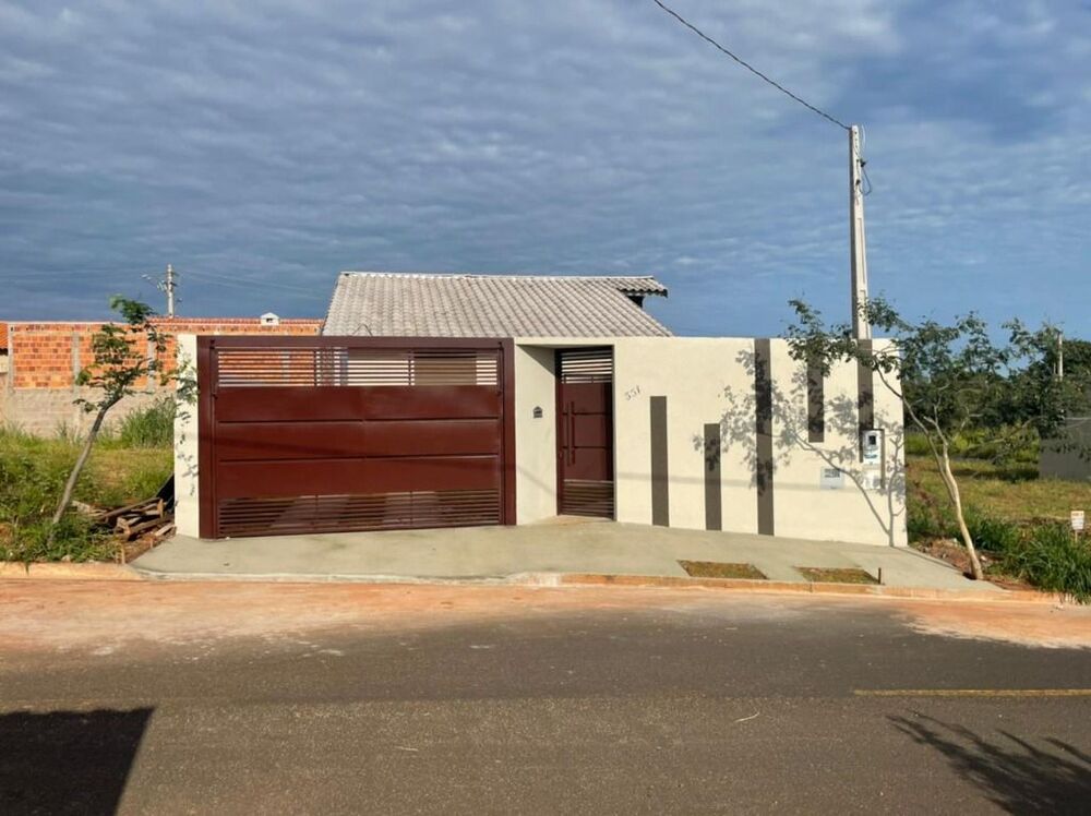 Casa à venda com 3 quartos, 94m² - Foto 1