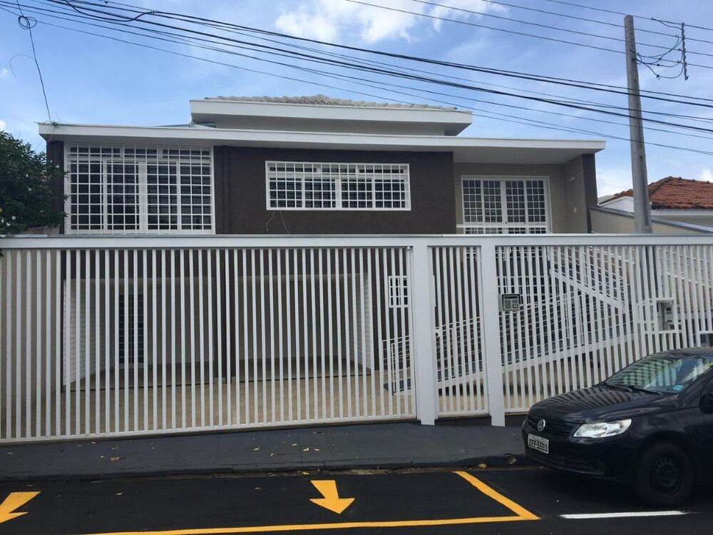 Casa à venda com 3 quartos, 286m² - Foto 2