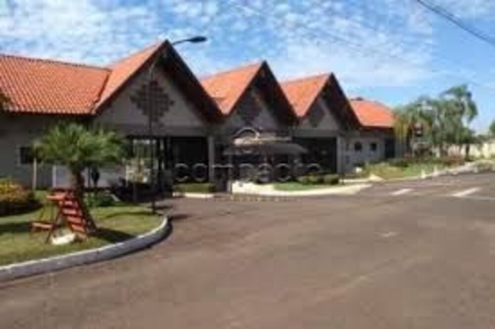 Casa de Condomínio à venda com 3 quartos, 250m² - Foto 1