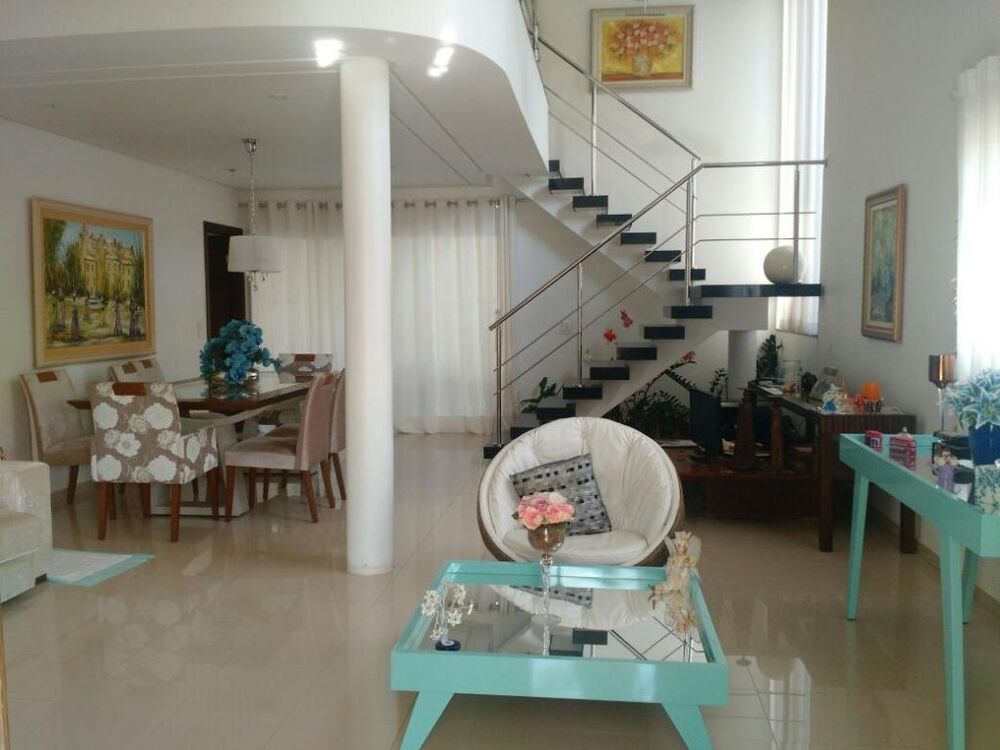 Sobrado à venda com 4 quartos, 360m² - Foto 1