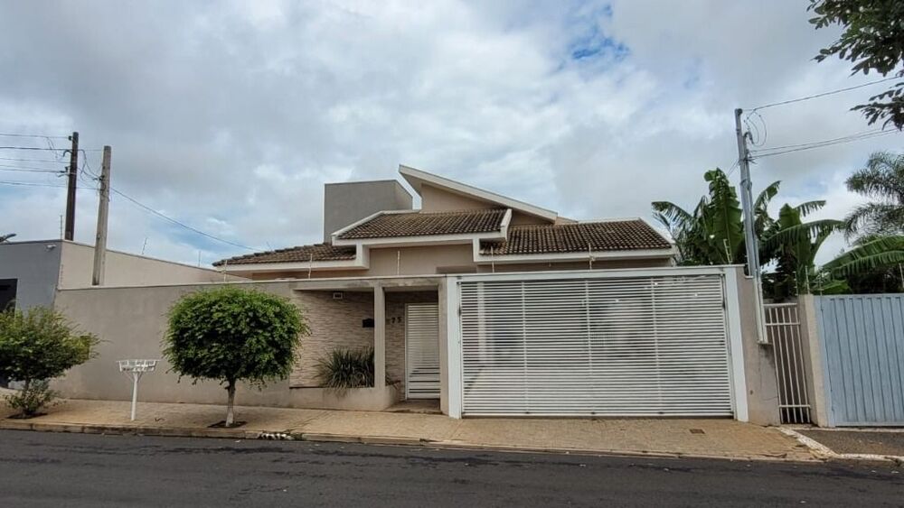 Casa, 3 quartos, 244 m² - Foto 1