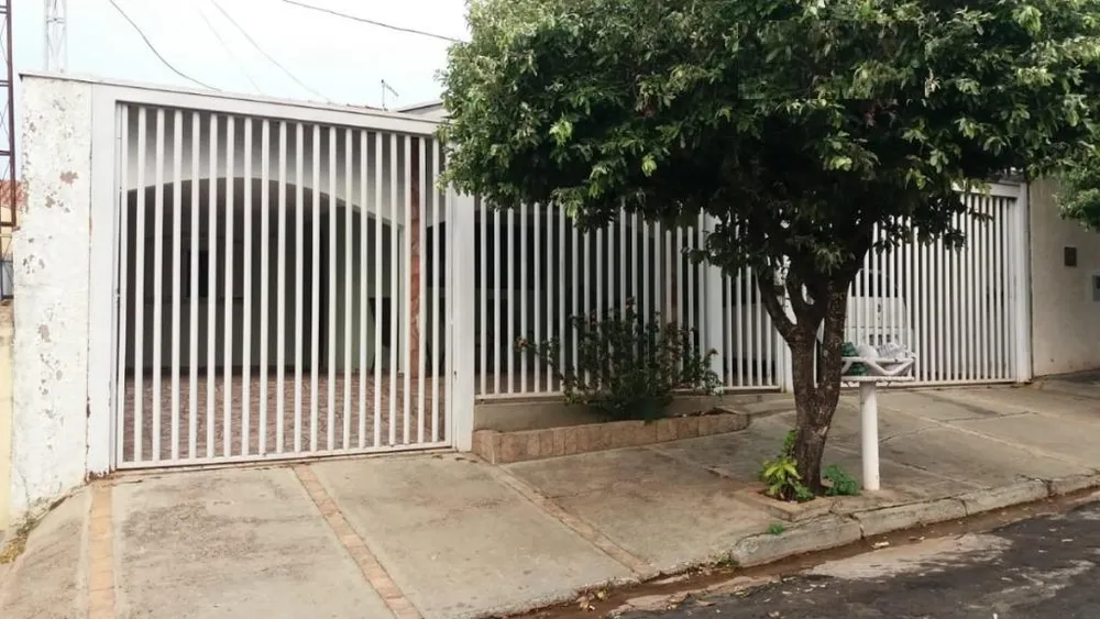 Casa, 4 quartos, 242 m² - Foto 2