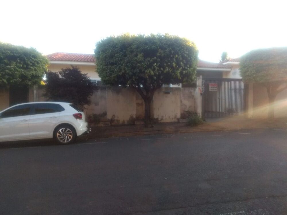 Casa à venda com 2 quartos, 220m² - Foto 1