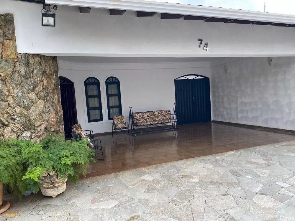 Casa à venda com 3 quartos, 268m² - Foto 1