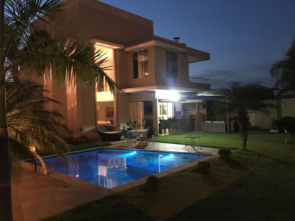 Casa de Condomínio à venda com 3 quartos, 325m² - Foto 1