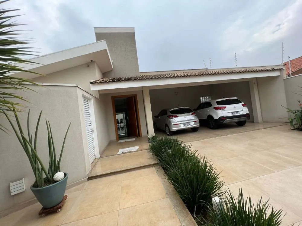 Casa, 3 quartos, 248 m² - Foto 1