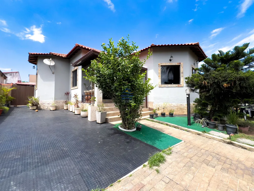 Casa, 4 quartos, 220 m² - Foto 1