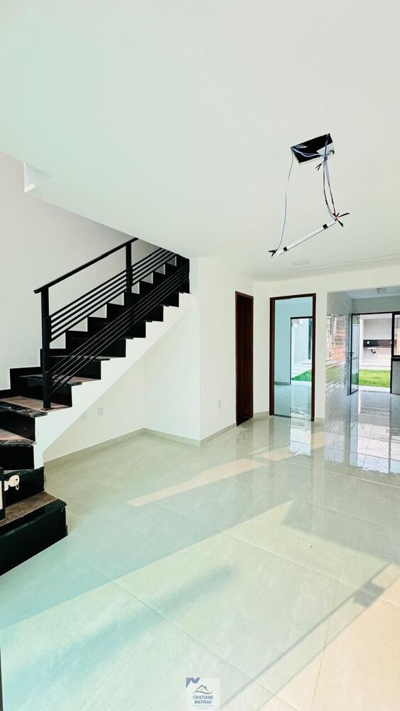 Casa à venda com 3 quartos, 130m² - Foto 2