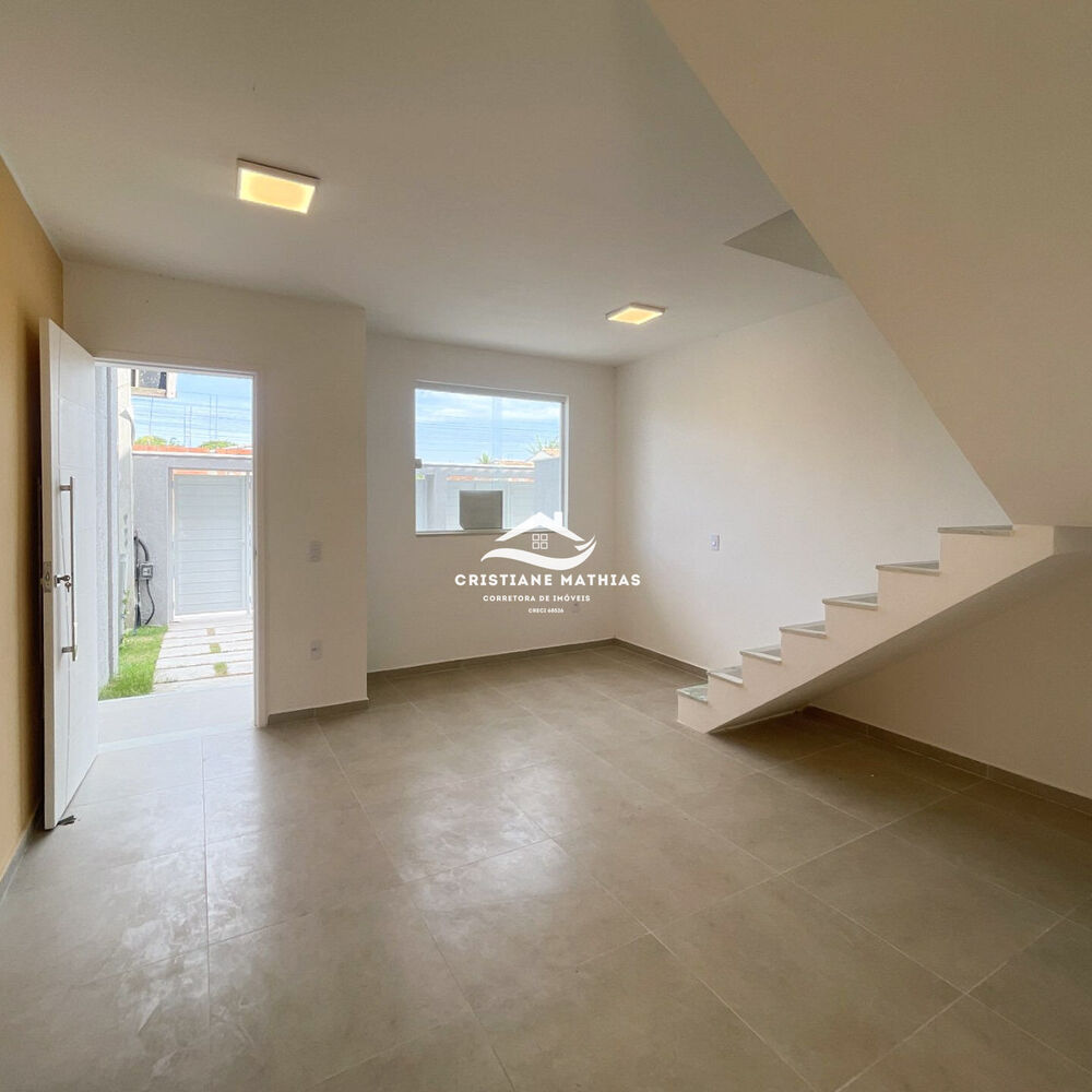 Casa à venda com 2 quartos, 70m² - Foto 1
