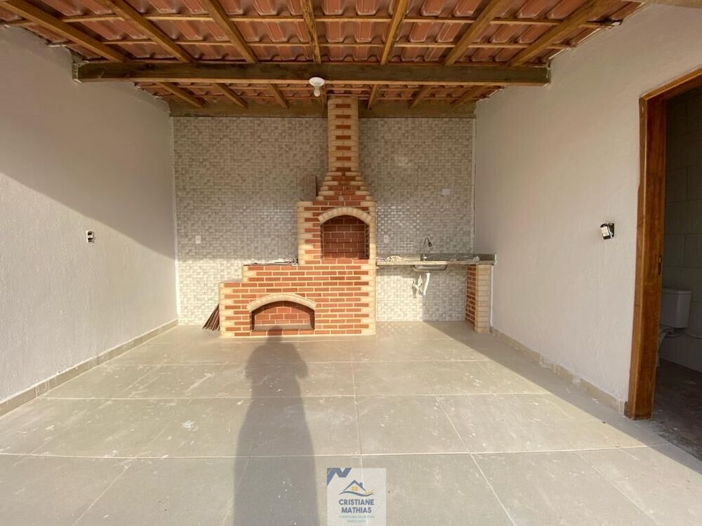Casa à venda com 2 quartos, 105m² - Foto 2