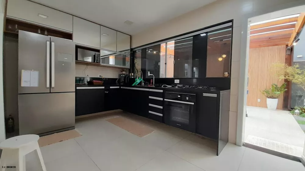 Casa à venda com 3 quartos, 340m² - Foto 6