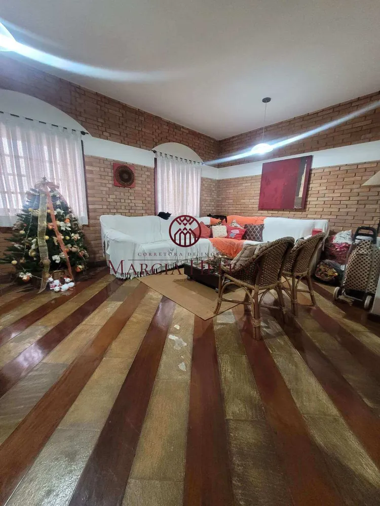 Casa, 4 quartos, 242 m² - Foto 1