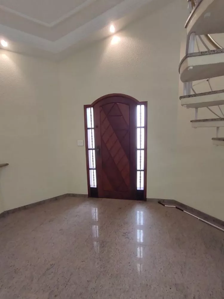 Casa à venda com 3 quartos, 330m² - Foto 4