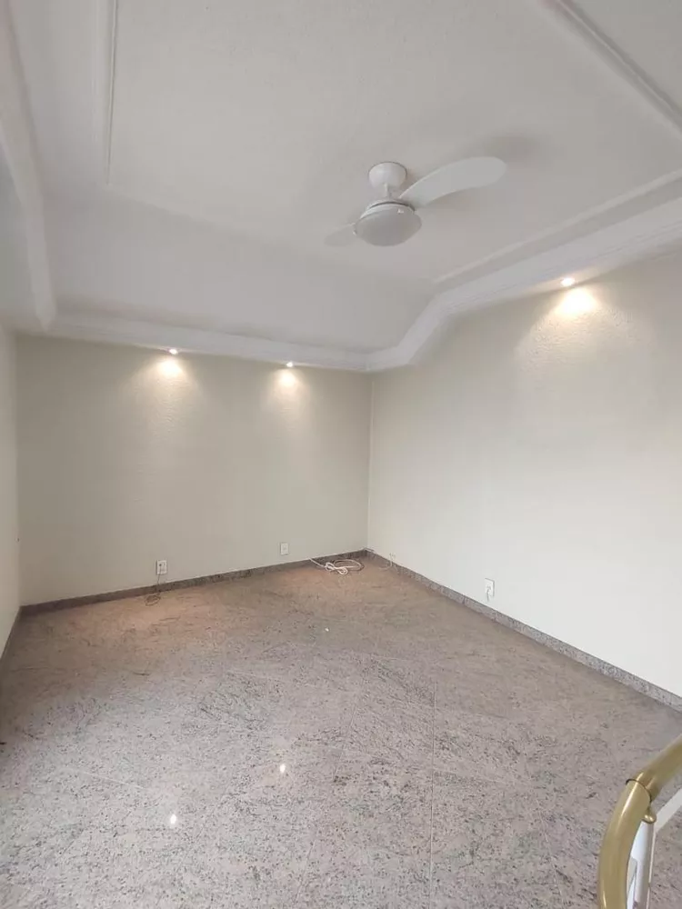 Casa à venda com 3 quartos, 330m² - Foto 3