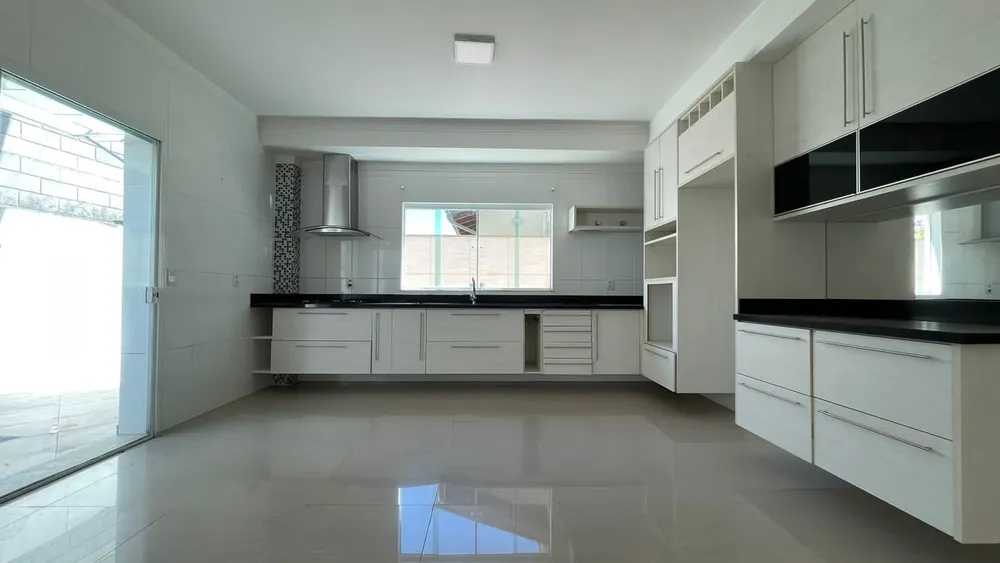 Casa, 6 quartos, 250 m² - Foto 2