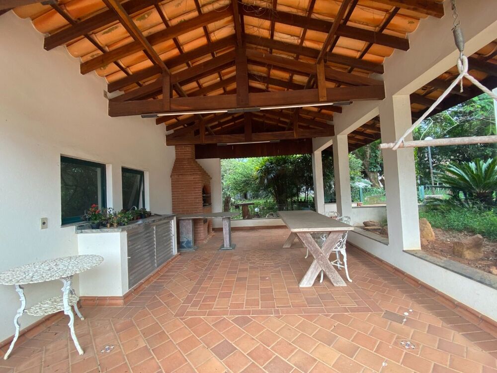 Casa à venda com 4 quartos, 900m² - Foto 4