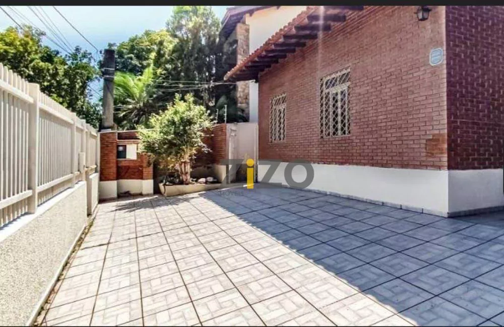 Casa à venda com 7 quartos, 318m² - Foto 2