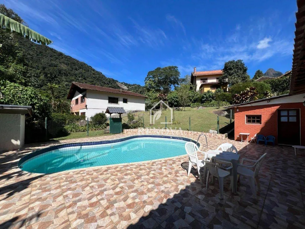 Casa, 4 quartos, 266 m² - Foto 1