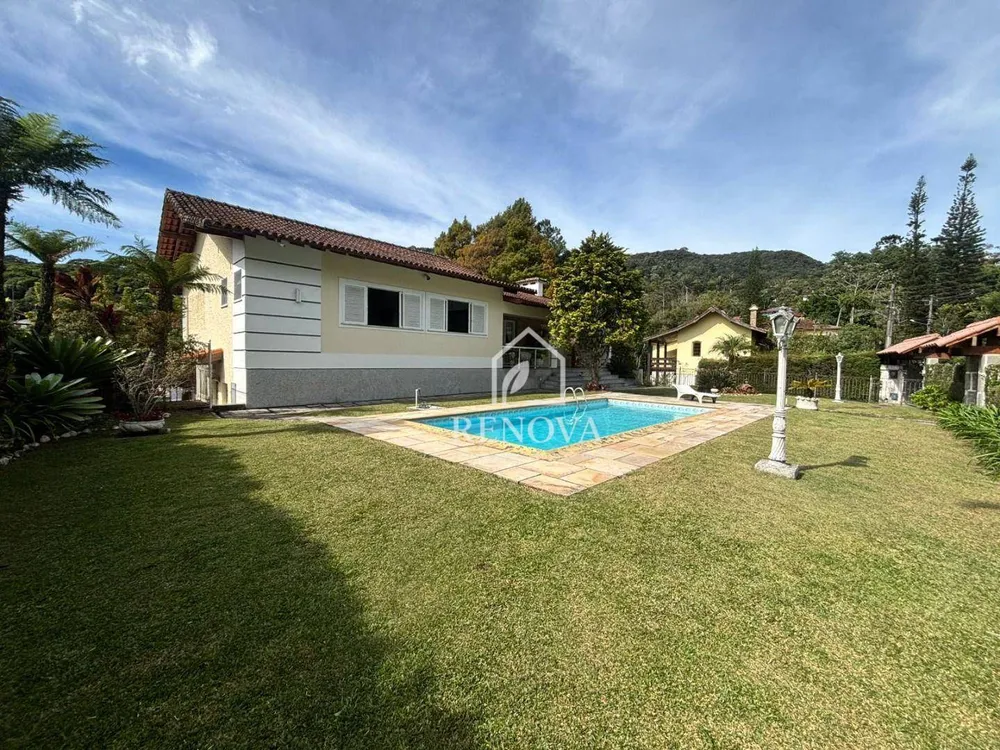 Casa, 4 quartos, 339 m² - Foto 1