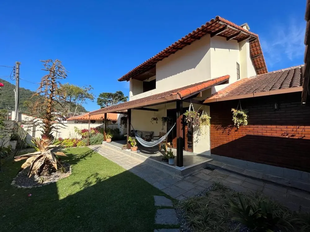 Casa, 3 quartos, 239 m² - Foto 1