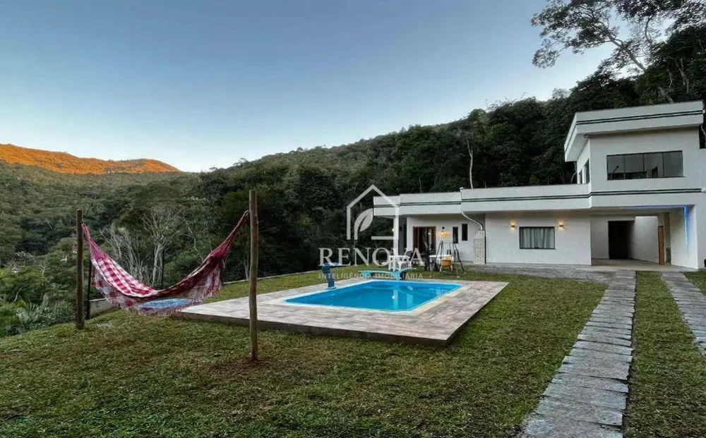 Casa, 3 quartos, 240 m² - Foto 1