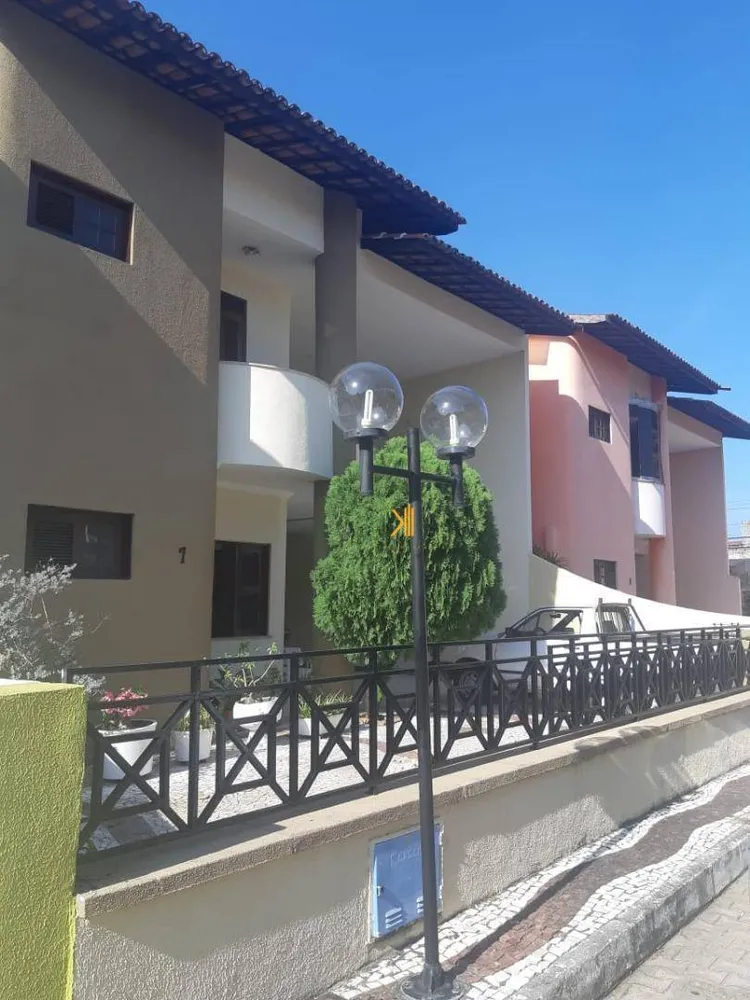 Casa, 4 quartos, 253 m² - Foto 1