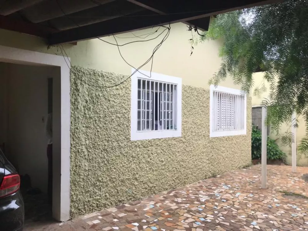 Casa à venda com 3 quartos, 348m² - Foto 1