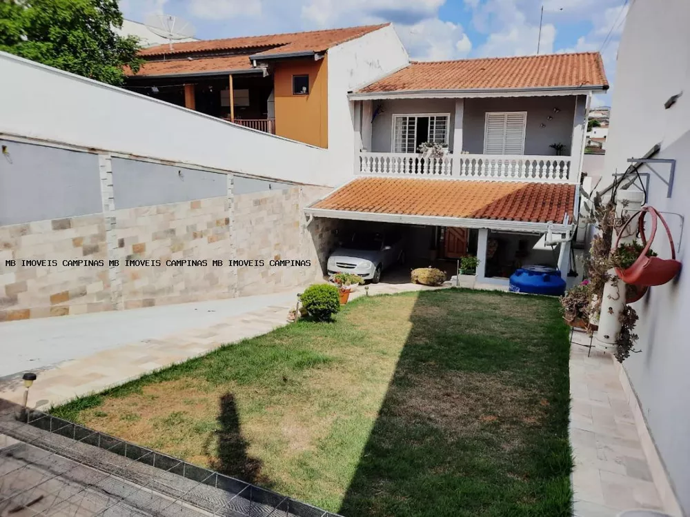 Casa à venda com 3 quartos, 240m² - Foto 1