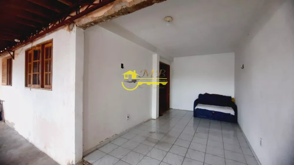 Casa à venda com 3 quartos, 200m² - Foto 1