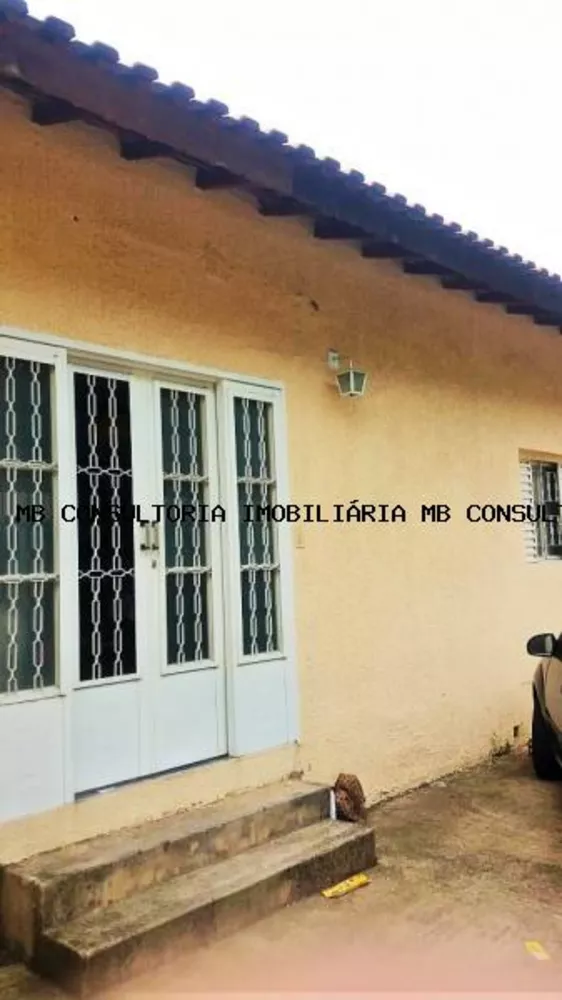 Casa à venda com 3 quartos, 200m² - Foto 1