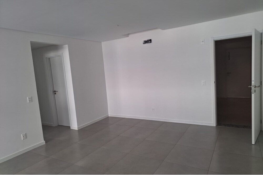 Apartamento à venda com 2 quartos, 69m² - Foto 4