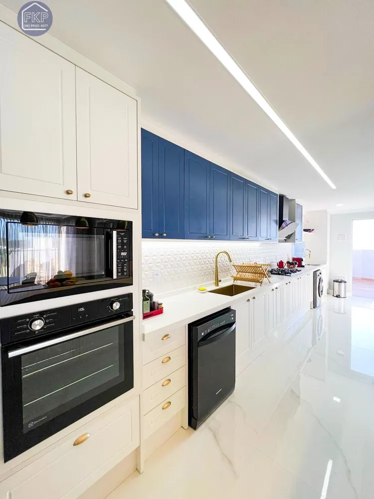 Cobertura, 3 quartos, 195 m² - Foto 2