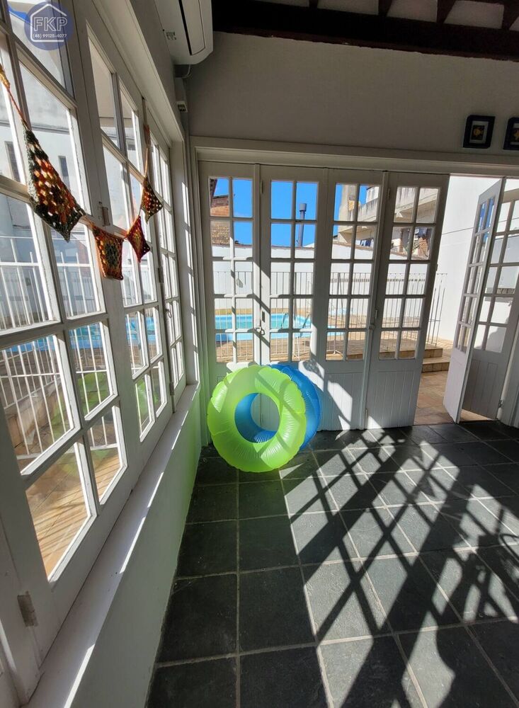 Casa à venda com 3 quartos, 266m² - Foto 20