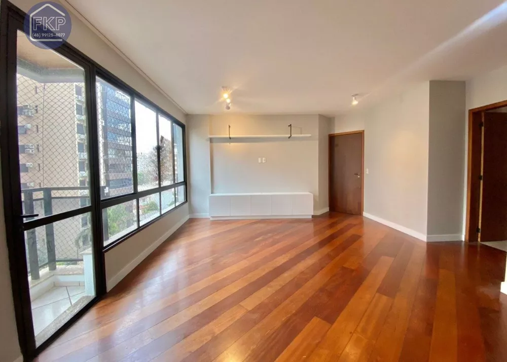 Apartamento à venda com 3 quartos, 123m² - Foto 2